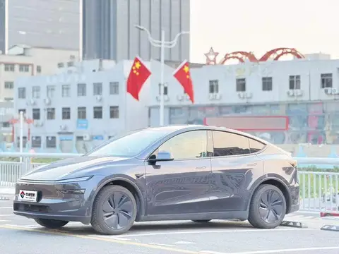الطراز Y 2025 rear-wheel drive first edition