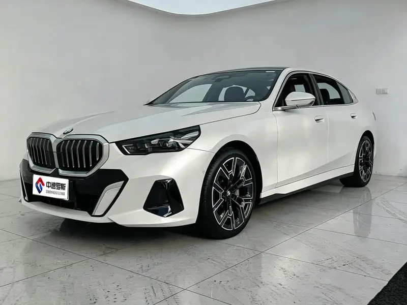 BMW 5 السلسلة 2025 530Li Premium M Sport Package