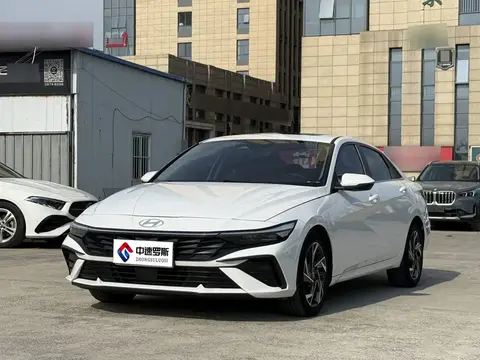 Elantra 2023 1.5L CVT LUX Premium Edition