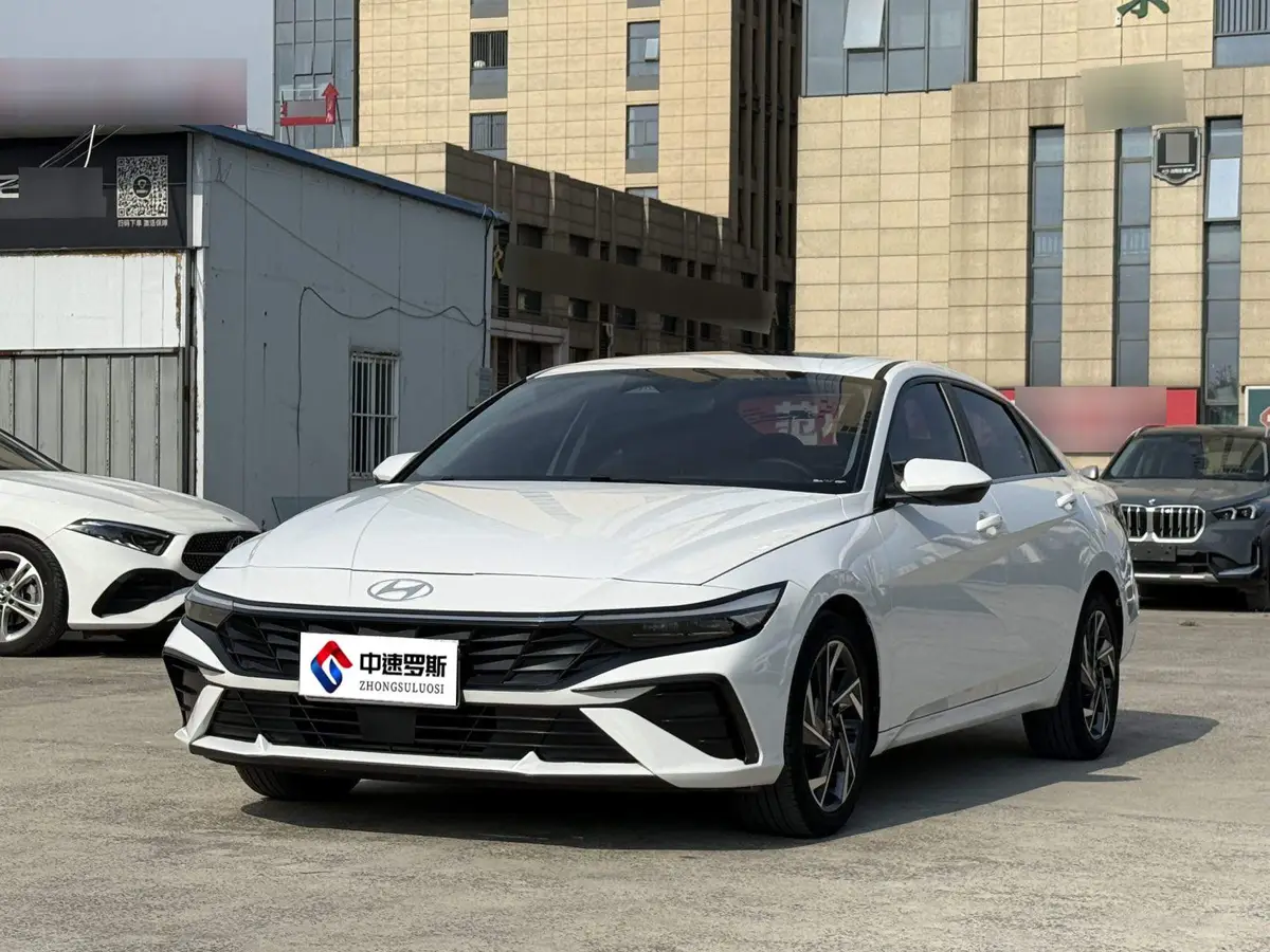 Elantra 2023 1.5L CVT LUX Premium Edition
