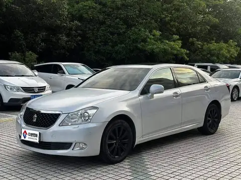 crown 2010 2.5L Royal Leather Sunroof Navigation Edition