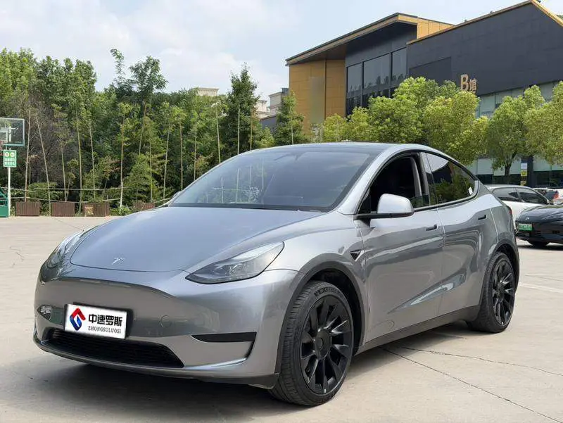 Модель Y 2024 rear-wheel drive version
