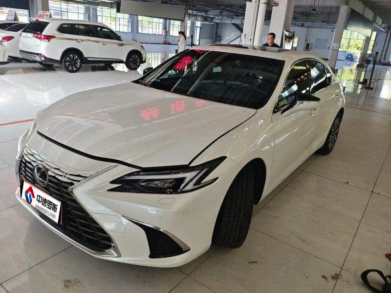 Lexus ES 2025 200 Premium Edition