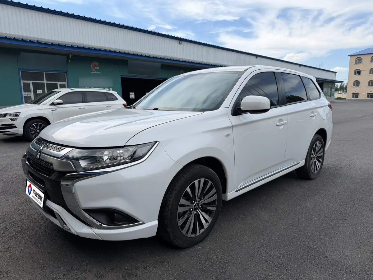 Outlander 2021 2.0L 2WD 5-seater