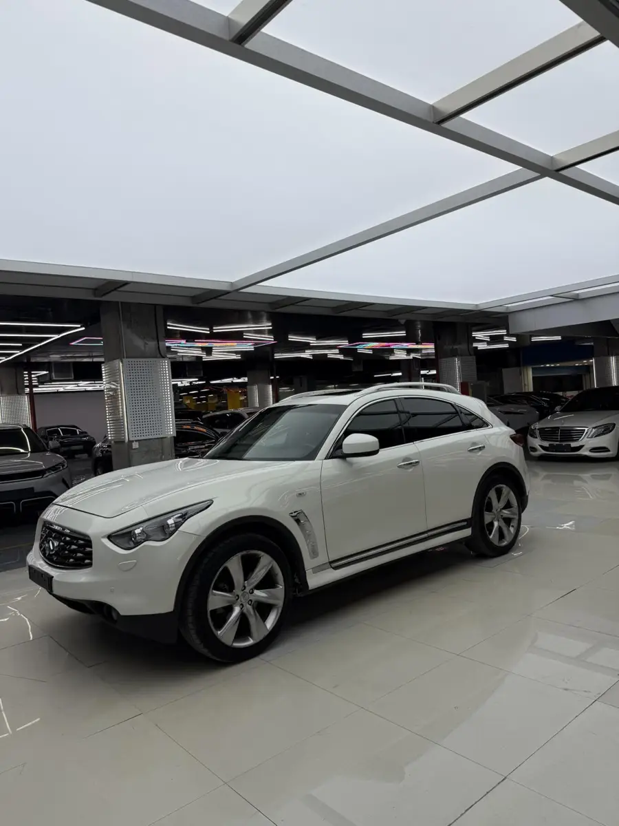 Infiniti FX 2011 FX35 Gold Standard Edition