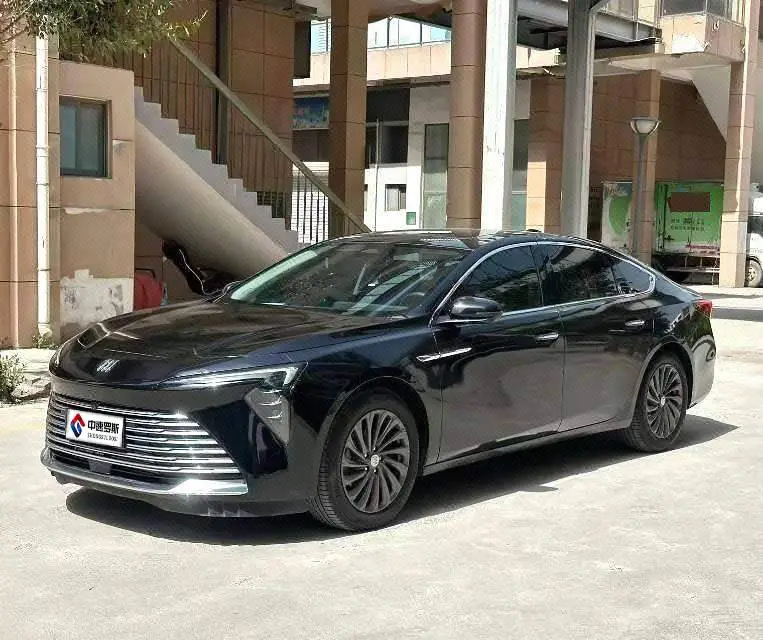 LaCrosse 2025 28T Platinum Edition