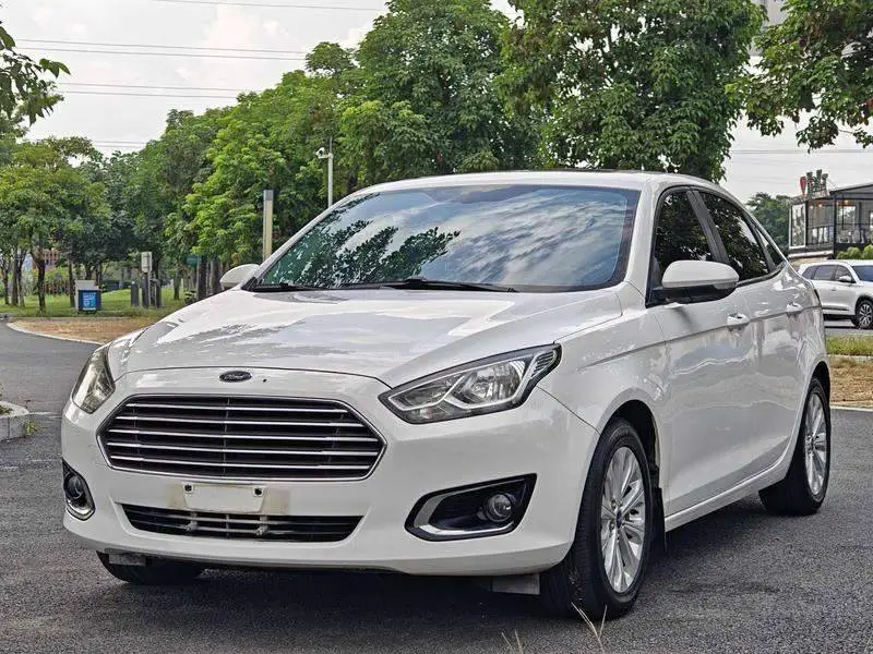 Furis 2015 1.5L Automatic Fashion Mẫu