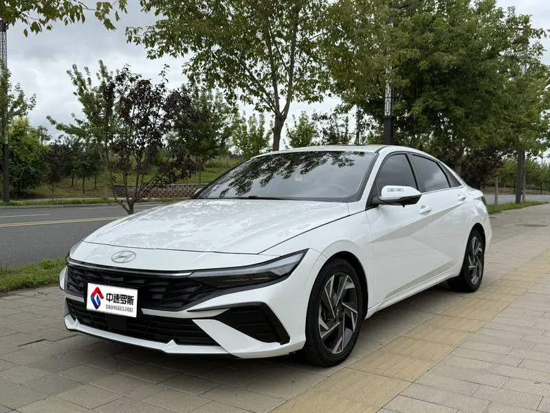 Elantra 2023 1.5L CVT LUX Premium Edition