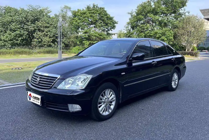 crown 2005 3.0L Royal Saloon