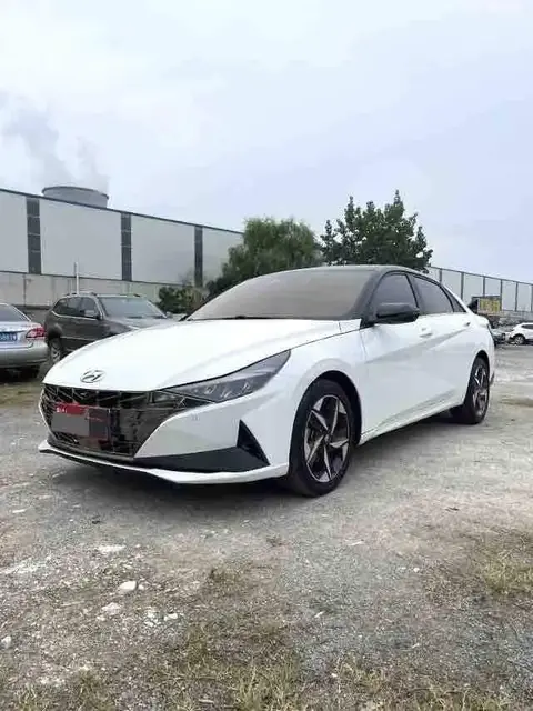 Elantra 2022 1.5L CVT LUX Premium Edition