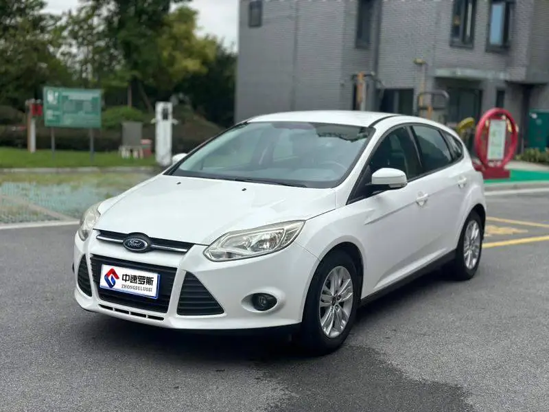 Fox 2012 Hatchback 1.6L Manual Comfort Edition
