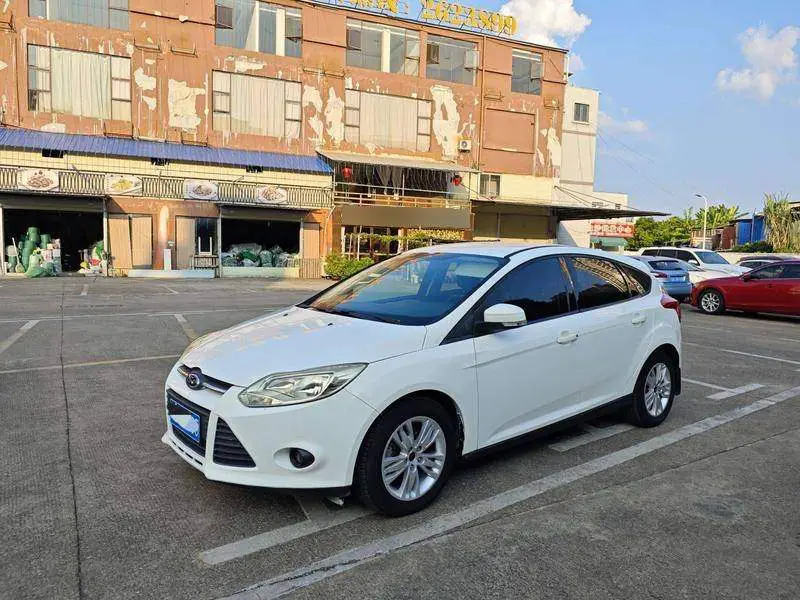 Fox 2012 Hatchback 1.6L Manual Comfort Edition