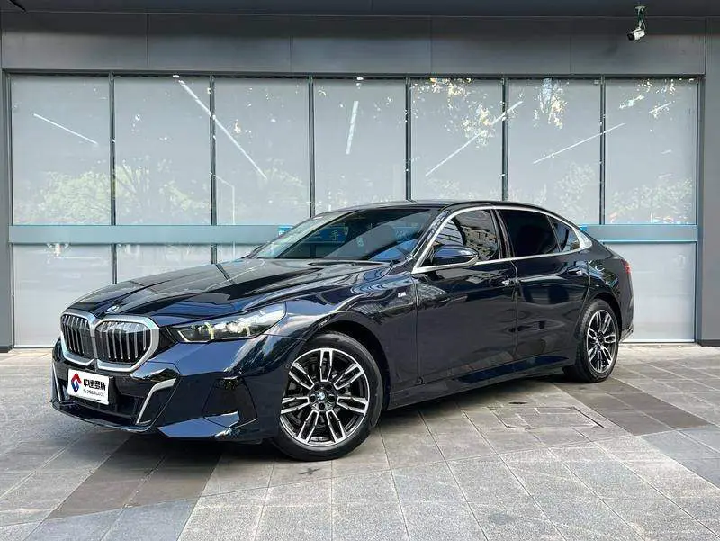 BMW 5 Series 2025 525Li M Sport Package