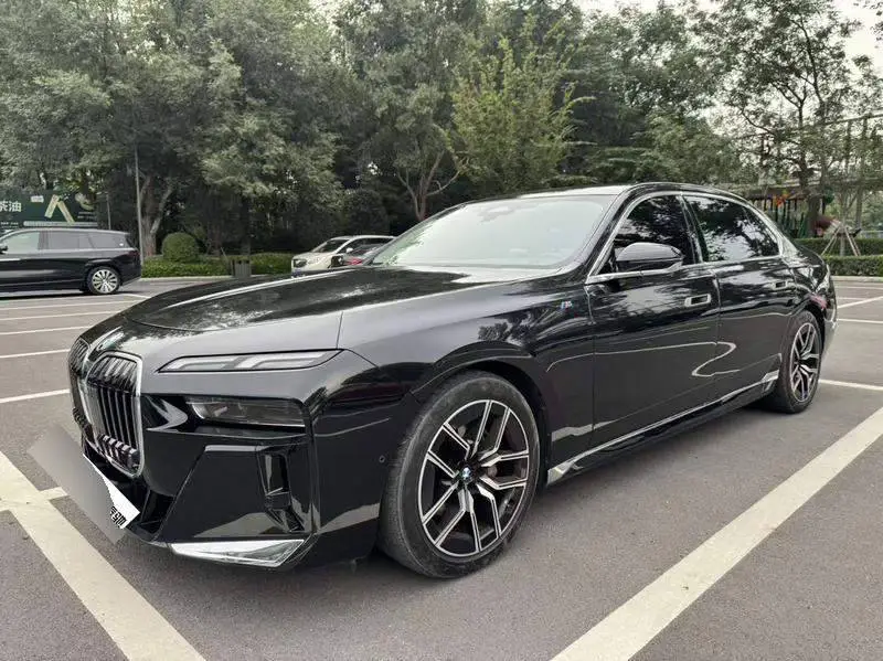 BMW 7 Series 2023 735Li M Sport Package