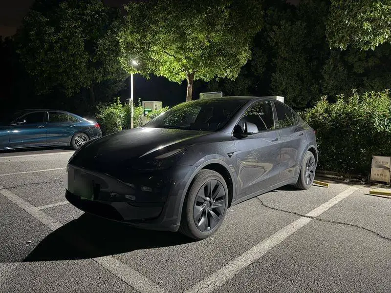 รุ่น Y 2024 rear-wheel drive version