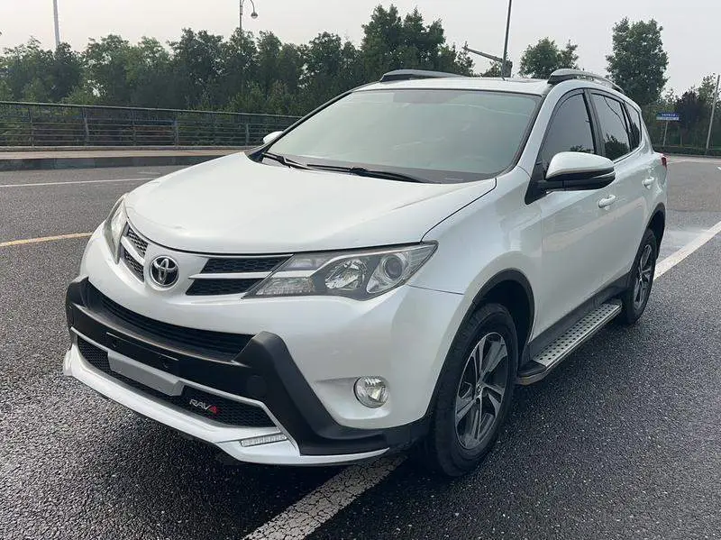 RAV4 Rongfang 2015 2.0L CVT 2WD Fashion Edition