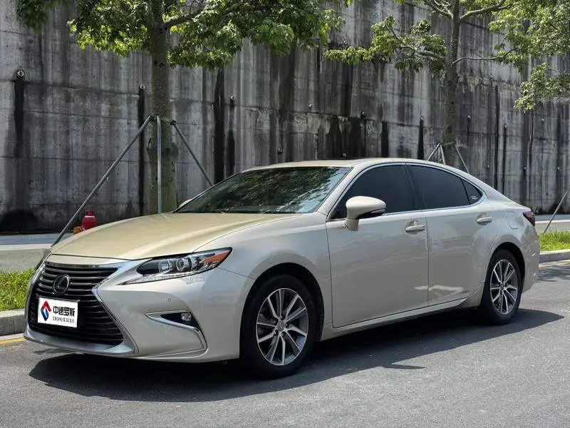 Lexus ES 2015 300h Comfort Edition