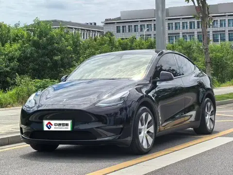 الطراز Y 2023 Long Range All-Wheel نظام الدفع