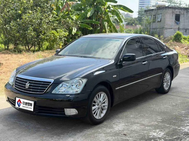 crown 2005 3.0L Royal Saloon