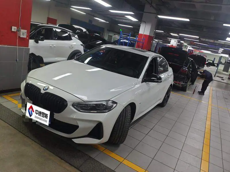 BMW 1 Серия 2023 125i M Sport Night Edition