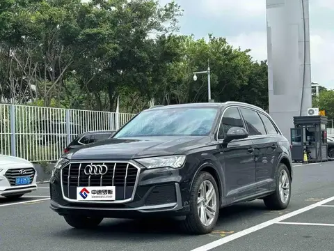 Audi Q7 2023 45 TFSI quattro S line sports model