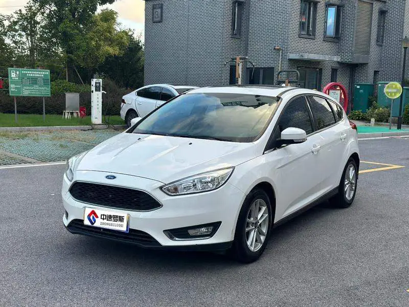 Fox 2017 Hatchback 1.6L Manual Fashion Smart Edition