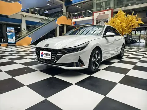 Elantra 2022 1.5L CVT LUX Premium Edition