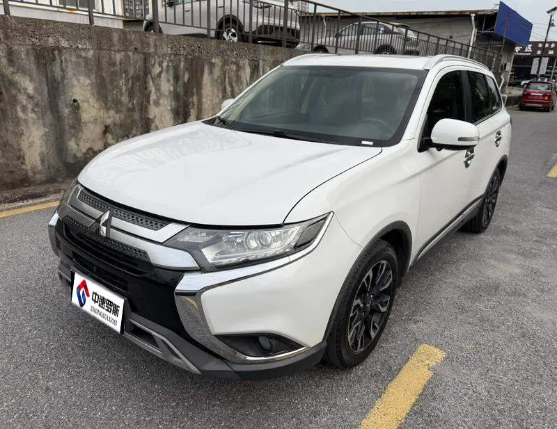 Outlander 2019 2.0L 2WD Enjoy Edition 5 Seaters National VI