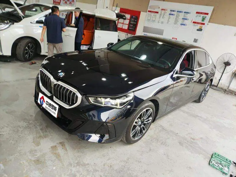 BMW 5 ซีรีส์ 2026 525Li M Sport Package