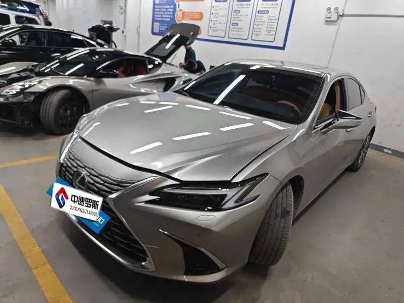 Lexus ES 2025 300h Premium Edition