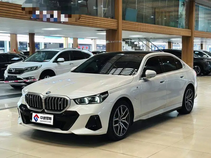 BMW i5 2024 eنظام الدفع 35L Luxury Package