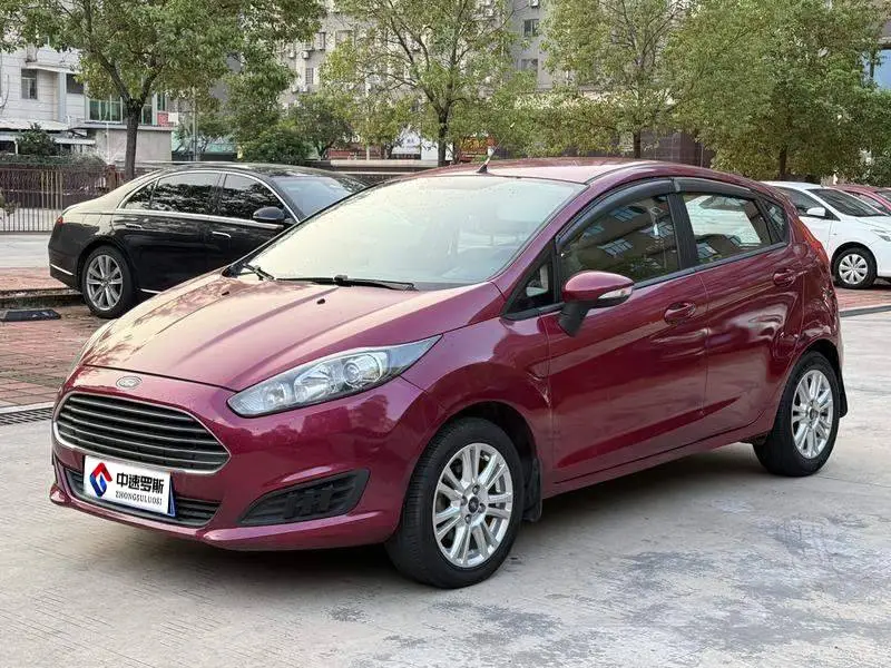 Carnival 2013 Hatchback 1.5L Automatic Fashion Model