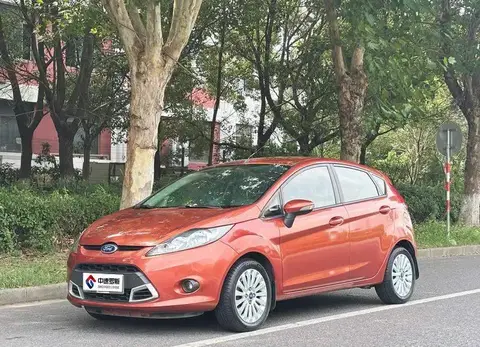 Carnival 2011 Hatchback 1.5L Automatic Fashion الطراز