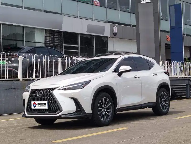 Lexus NX 2023 260 FWD Skyactiv