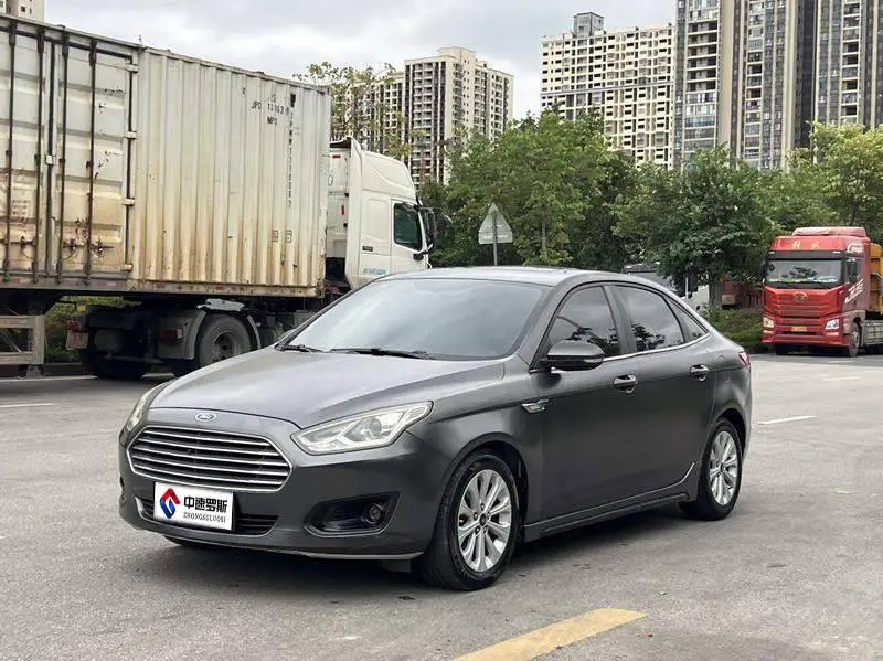 Furis 2015 1.5L Automatic Fashion Modèle