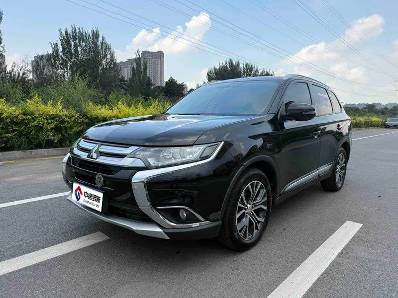 Outlander 2018 2.0L 2WD Honor Edition 5 Seaters