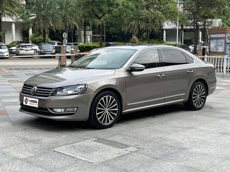 Passat 2014 1.8TSI DSG Royal Navigation Edition