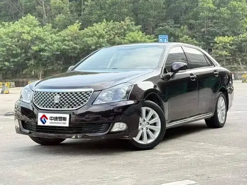 crown 2010 2.5L Royal