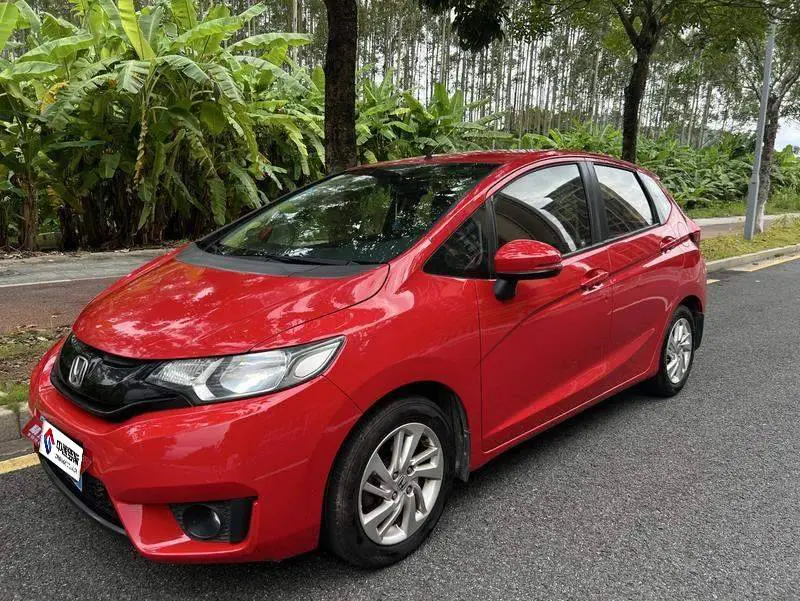 Fit 2014 1.5L SE CVT Fashion Model