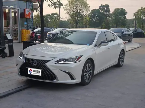 Lexus ES 2021 300h Excellence Edition