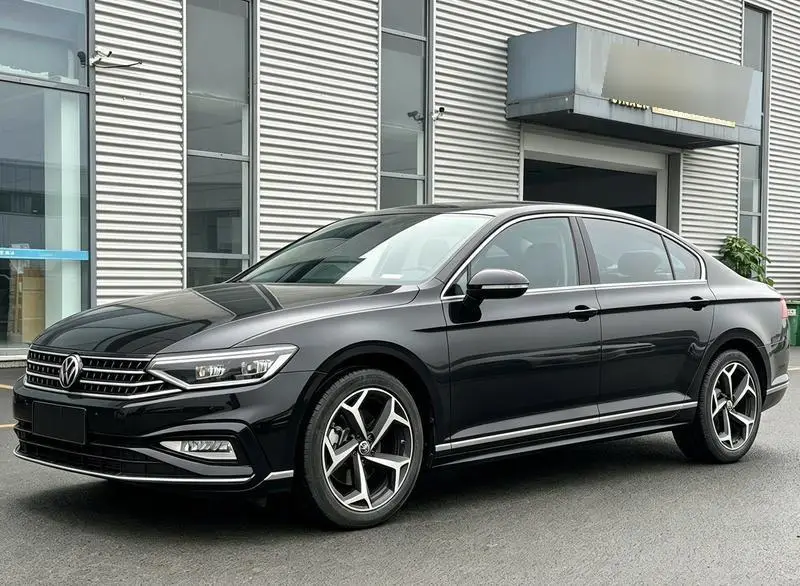 Magotan 2025 Public Edition 330TSI DSG Luxury Edition