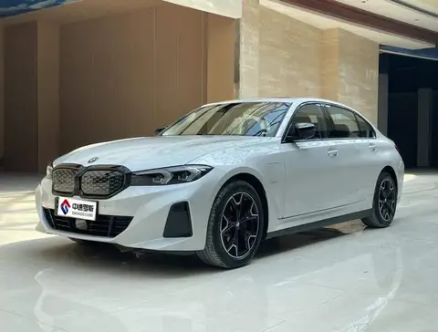 BMW i3 2026 facelifted eنظام الدفع 40 L Shadow Edition
