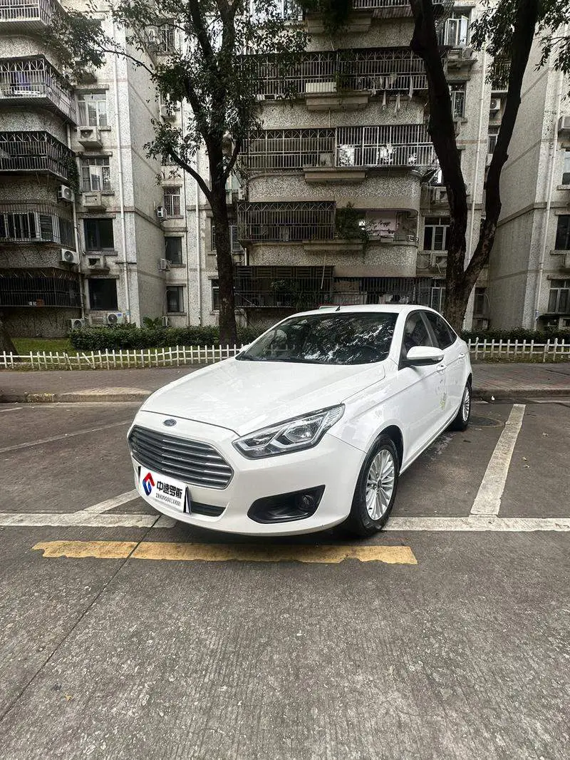 Furis 2015 1.5L Automatic Fashion Модель