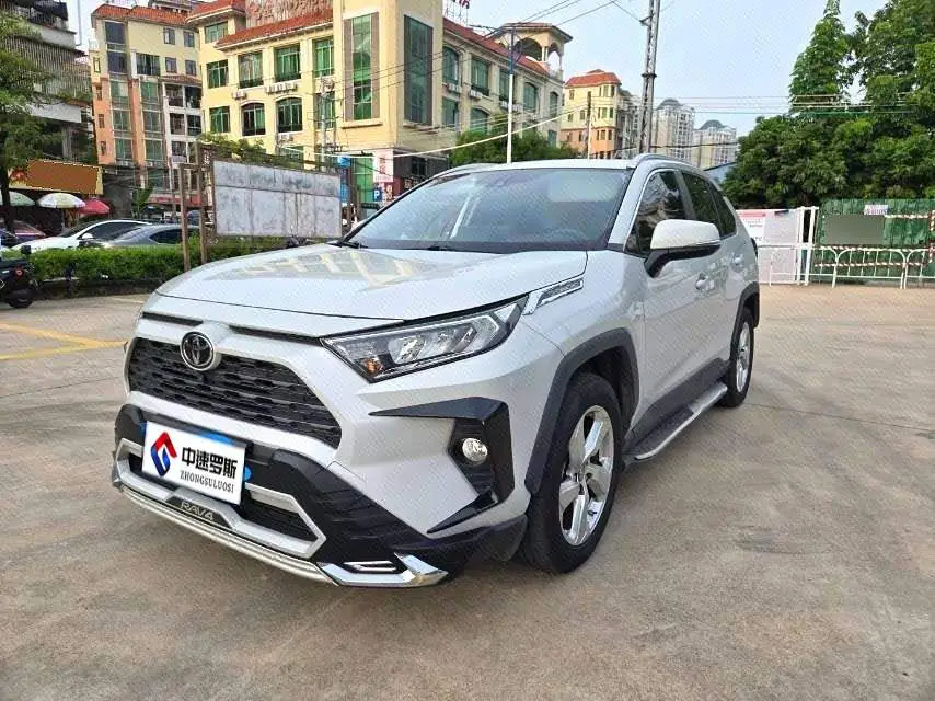 RAV4 Rongfang 2020 2.0L CVT 2WD Fashion Edition