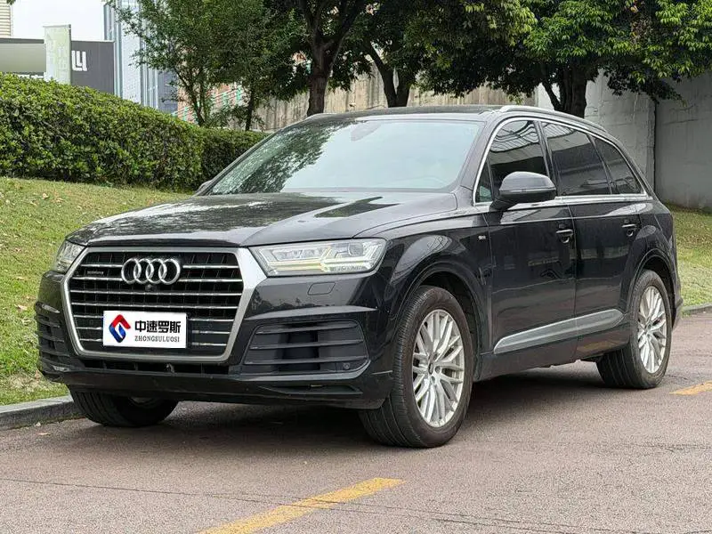Audi Q7 2018 45 TFSI S line sports model