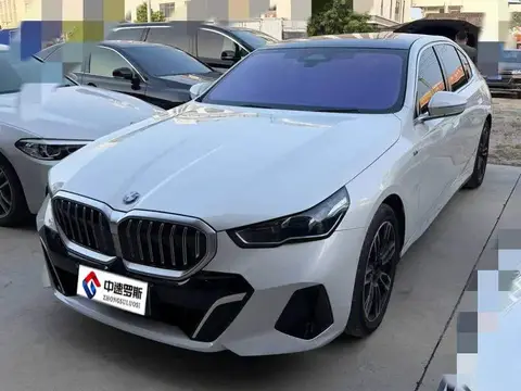 BMW 5 Série 2024 530Li Leading M Sport Package