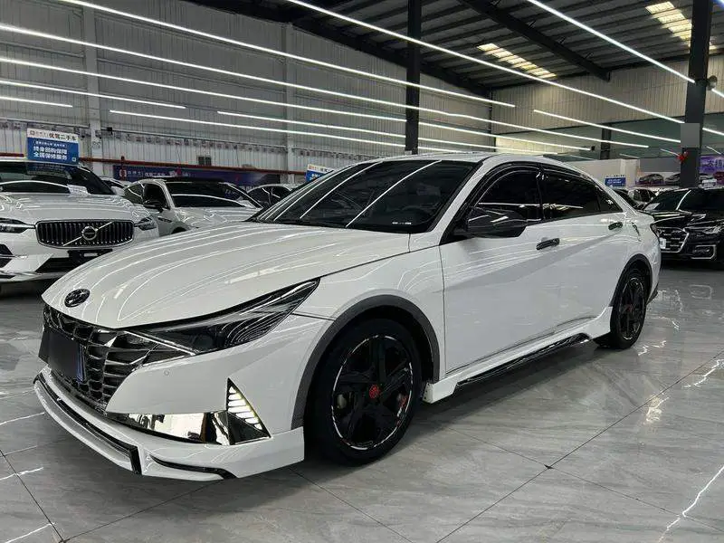 Elantra 2022 1.5L CVT LUX Premium Edition
