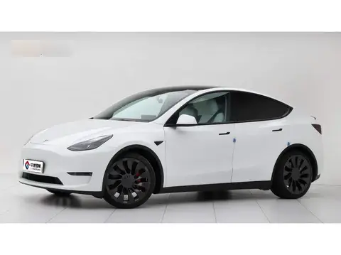 الطراز Y 2022 Performance All-Wheel نظام الدفع