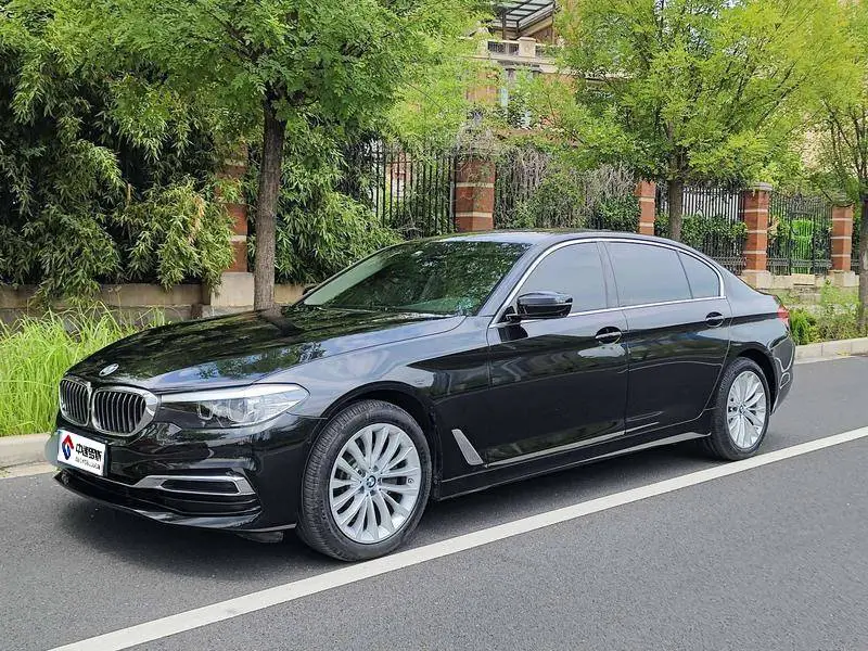 BMW 5 Series 2019 525Li Luxury Package