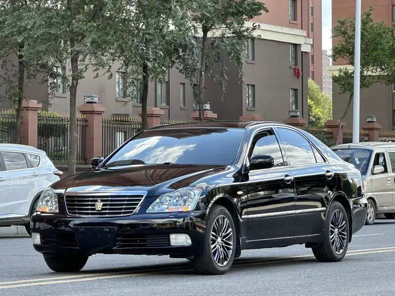 crown 2007 3.0L Royal Saloon Navigation